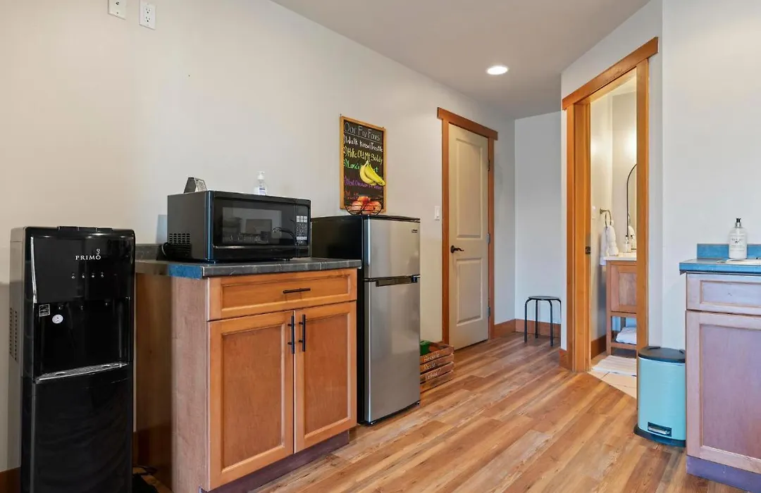 Shawnigan Hills Guest Suite-1